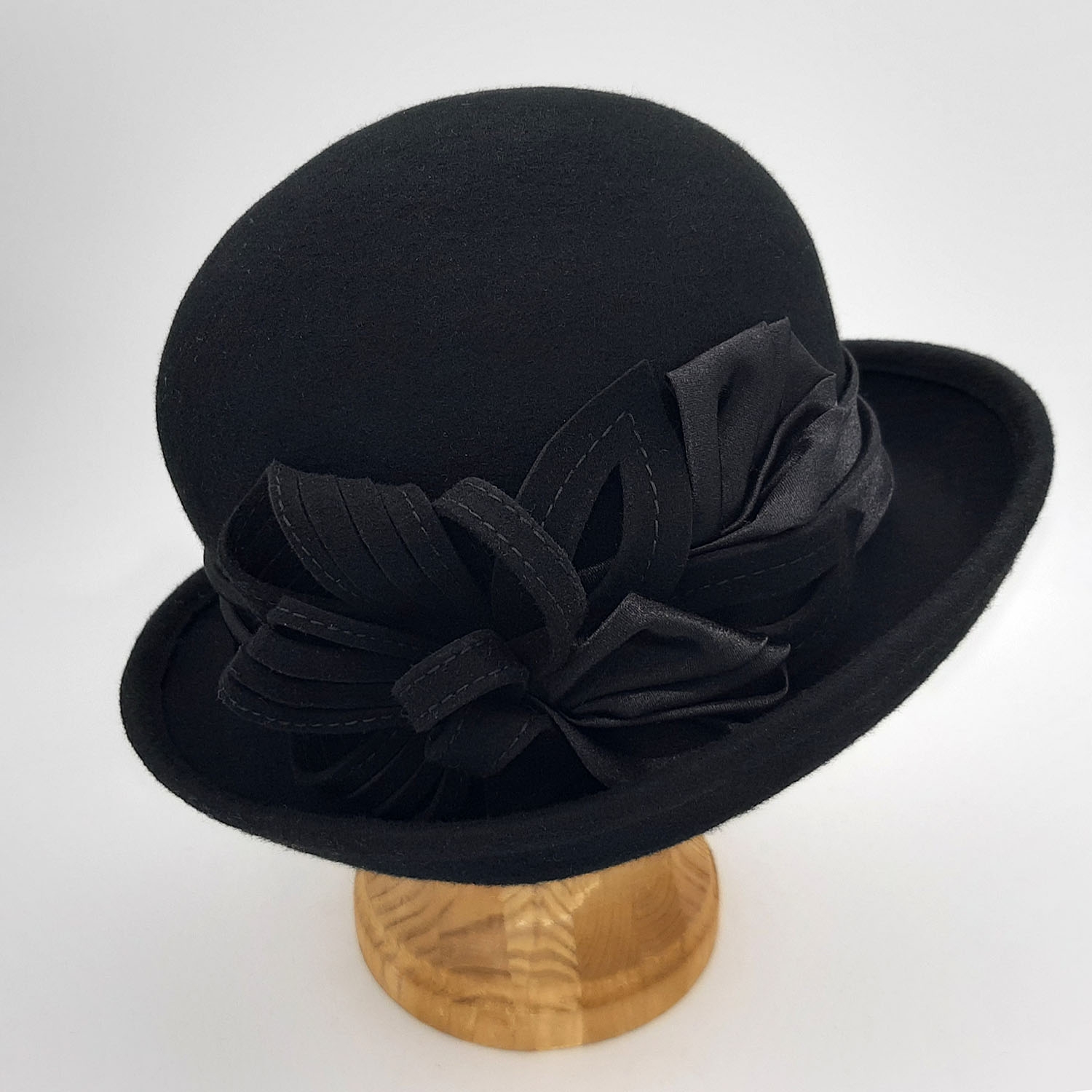 Оригинальная шляпа. Шляпа из фетра черная. Черная фетровая шляпа женская. Шляпа из фетра черная женская.